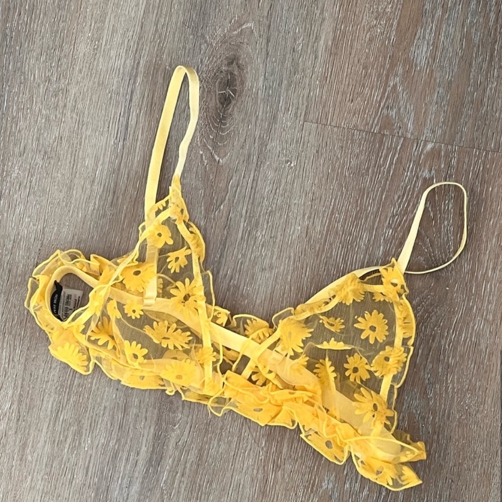 le petit trou yellow flower bra